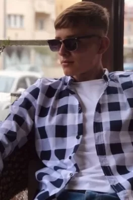 Enes Ç., 21 yaşında