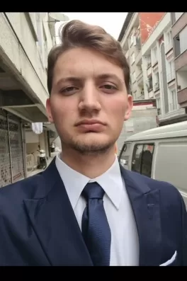 Mustafa E., 25 yaşında
