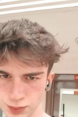 Azat Ö., 18 yaşında
