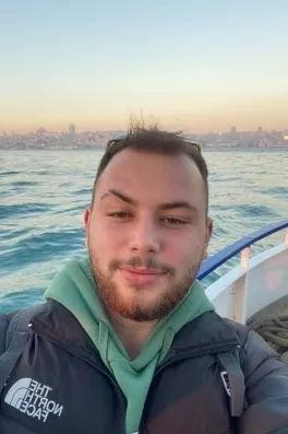 Berke Ü., 23 yaşında, İstanbul