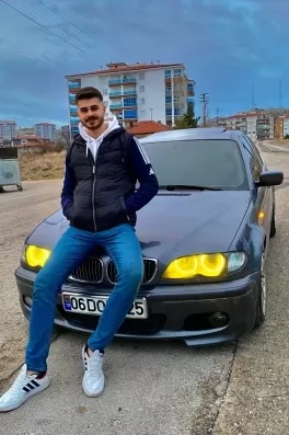 Mert Ü., 21 yaşında, Ankara