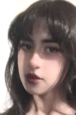 Ecenur B., 18 yaşında, Iğdır