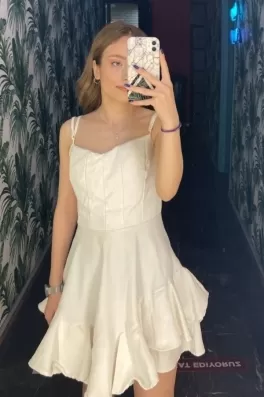 Cansu K., 24 yaşında