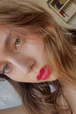 Elif G., 22 yaşında, İzmir