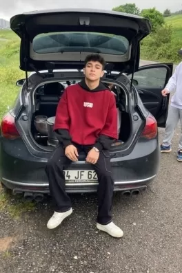 Serkan Y., 21 yaşında, İstanbul