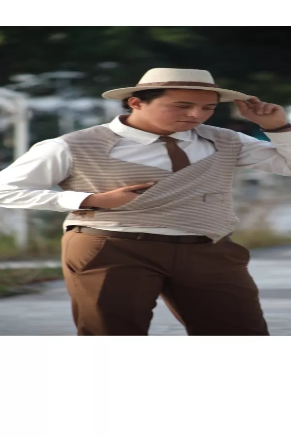112083