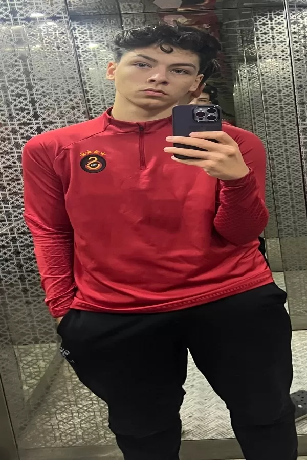 67943