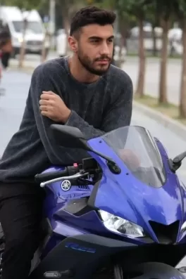 Azad G., 25 yaşında, Muğla