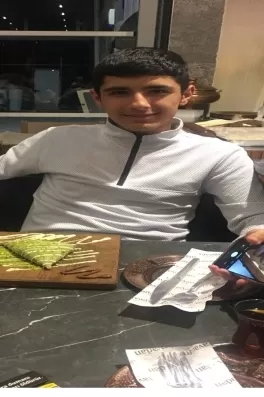 Mete H., 18 yaşında, İzmir