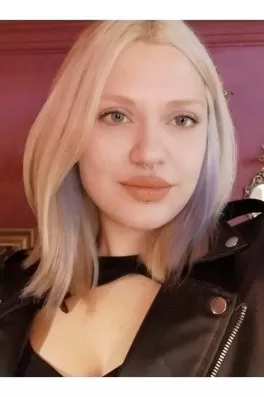 Luna G., 22 yaşında, İstanbul