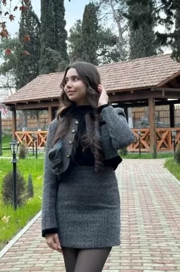 Zarina İ., 20 yaşında