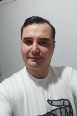 Gökhan, 39 yaşında