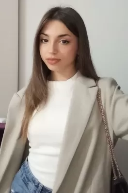 Nisanur Ş., 18 yaşında, Trabzon