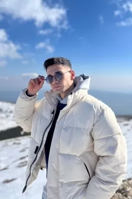 Mustafa, 25 yaşında, Ankara