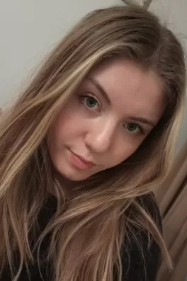 Zeynep, 27 yaşında, İstanbul
