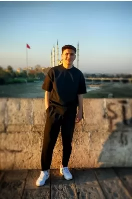 Ahmet Ö., 21 yaşında, Adana
