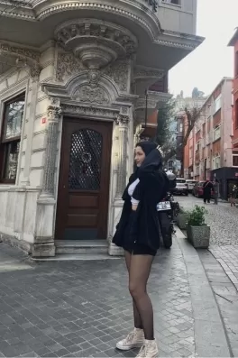 Sinem Ş., 19 yaşında, İstanbul