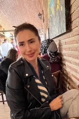 Tuba, 42 yaşında, İzmir