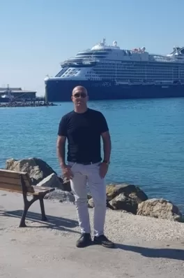 Hakan Ç., 49 yaşında