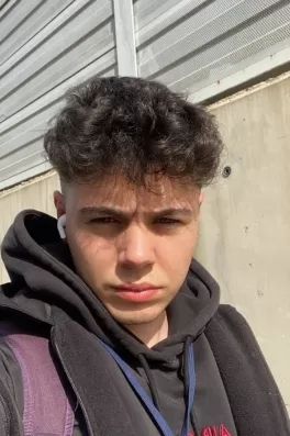 Cenk Ö., 21 yaşında, İstanbul