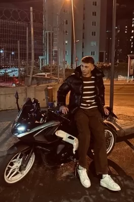 Caner G., 21 yaşında, İstanbul