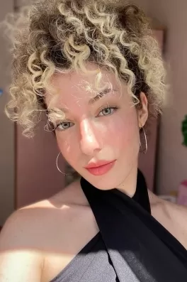 Ayça A., 23 yaşında, İstanbul