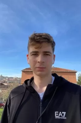 Taha E., 23 yaşında, İstanbul