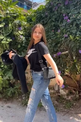 Zeynep S., 19 yaşında, İzmir