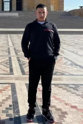 Ege E., 18 yaşında, İstanbul