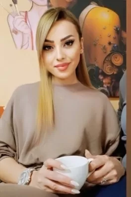 Esra K., 37 yaşında