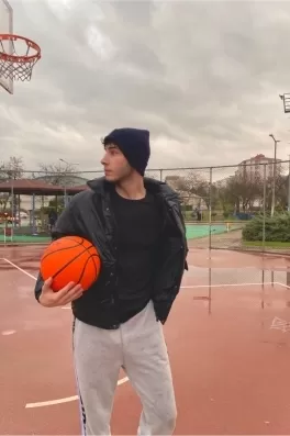 Ali T., 24 yaşında, İzmir