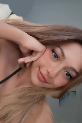 Yasemin, 24 yaşında