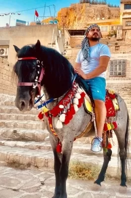 Ahmet E., 33 yaşında