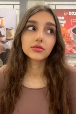 Sarina A., 17 yaşında